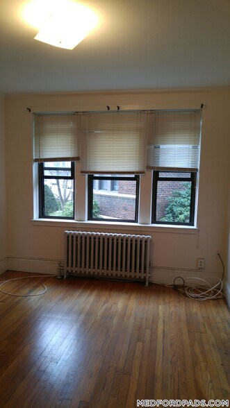 Building Photo - 53 Fellsway W