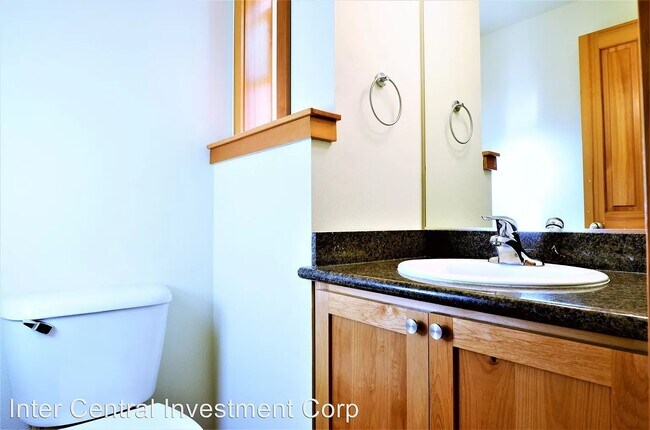 Building Photo - 4533 41st Ave SW