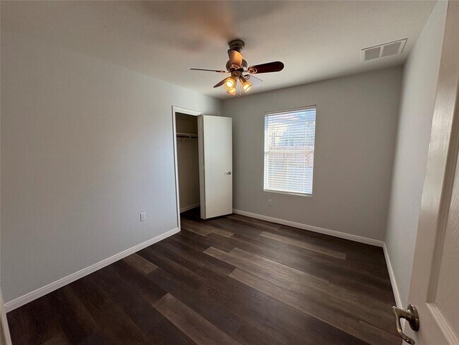 Building Photo - 8932 Southwick Dr