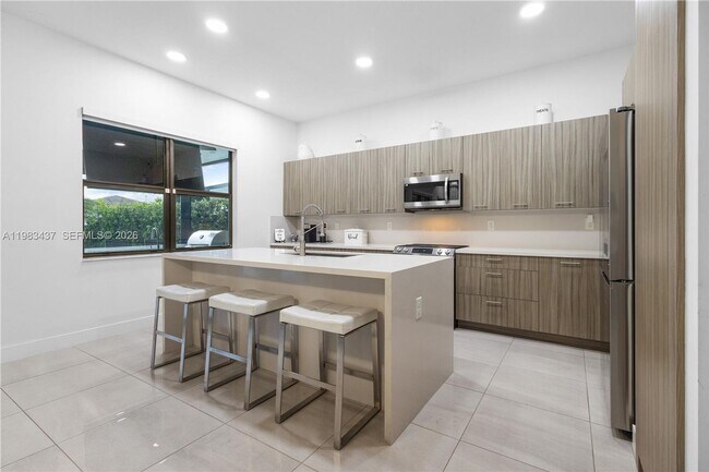 Building Photo - 4335 SW 174th Ave