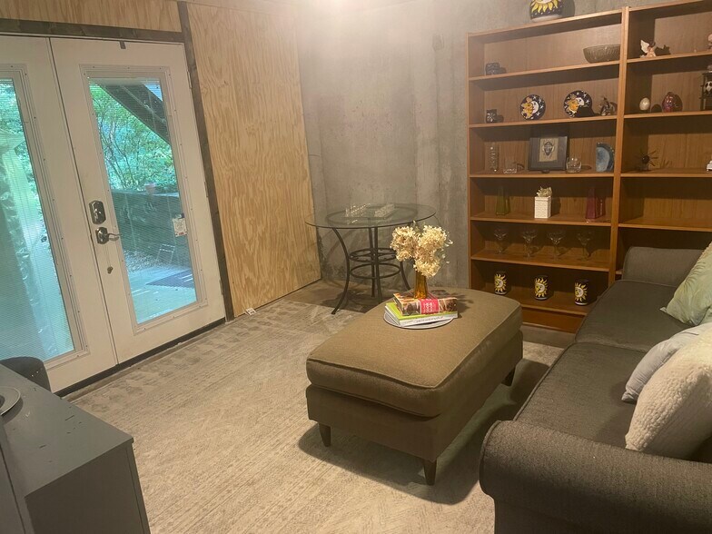 Entry and LR - 3337 Briarwood Ct