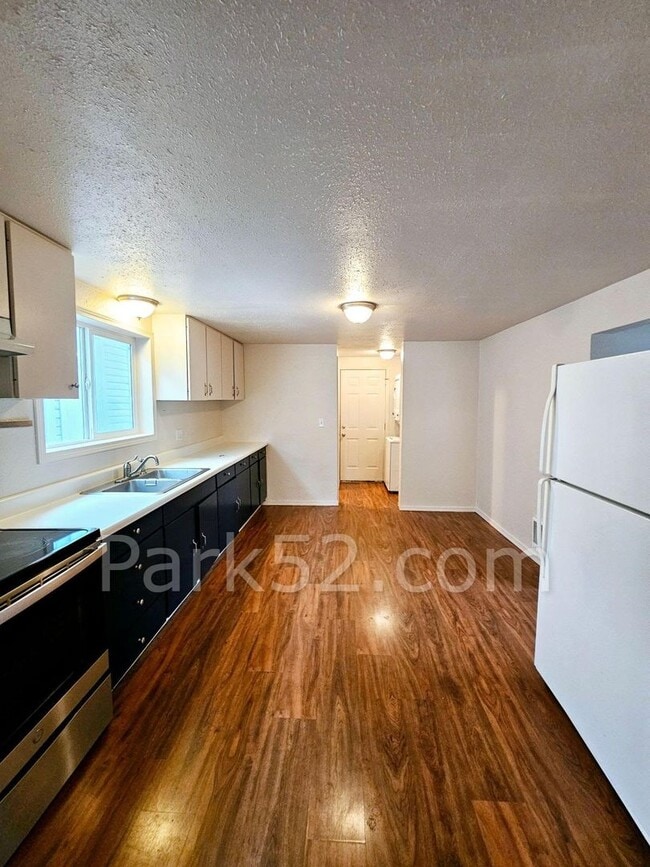 Building Photo - 3 Bedroom Tacoma Single Family Home- Pet Friendly!