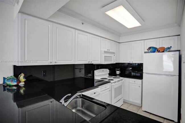 Building Photo - 2501 S Ocean Dr