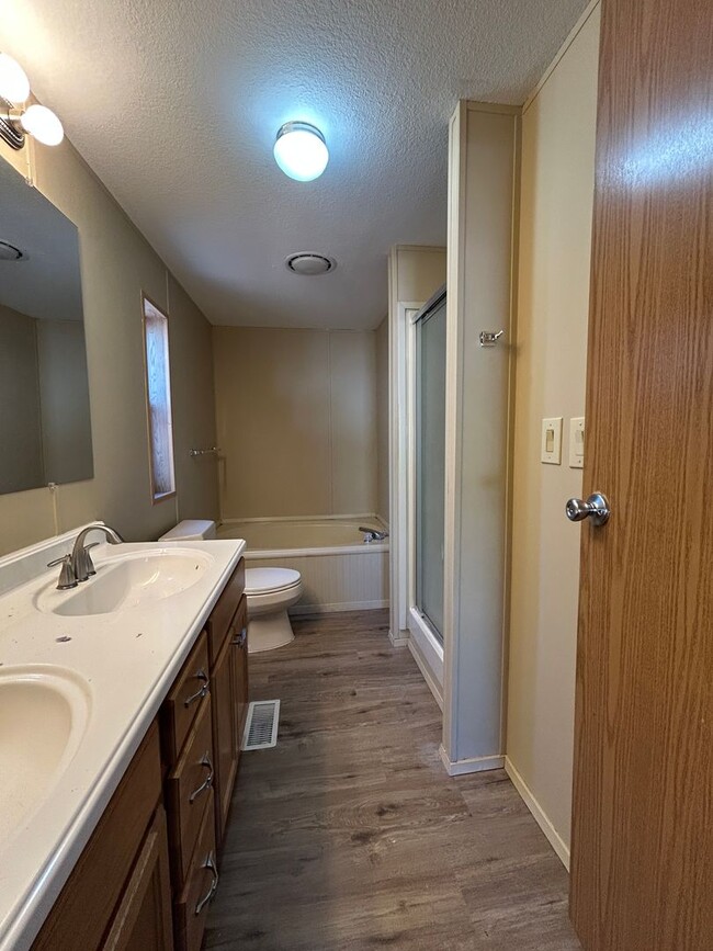 Building Photo - 3 Bedroom / 2 Bath Home in SE Redmond