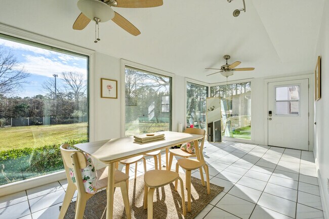 Building Photo - 1223 Settlebench Ln