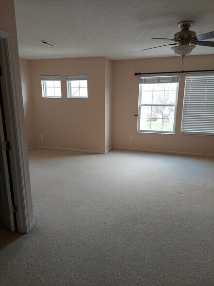 Building Photo - 6293 Edgewater Dr