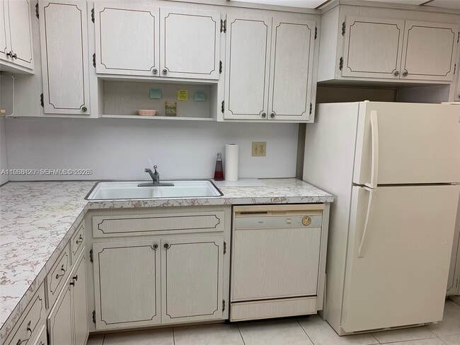 Building Photo - 215 SE 3rd Ave