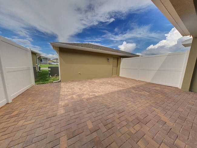 Building Photo - 15493 Blackbead St