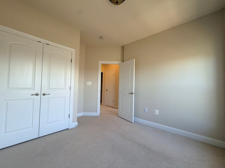 Building Photo - 15908 Mackenzie Manor Dr