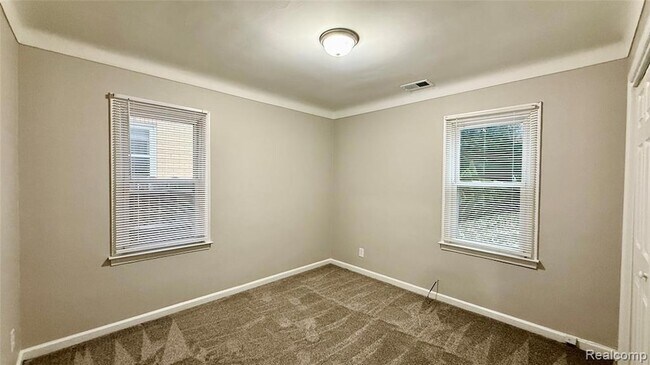 Building Photo - 805 E Milton Ave