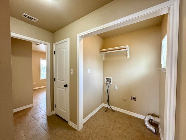 Building Photo - 203 Kennedy Dr