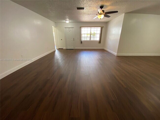 Building Photo - 8250 Southampton Dr