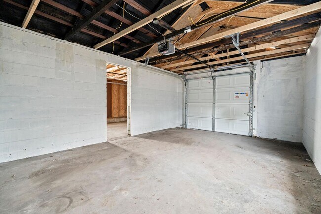 Building Photo - 1914 N Euclid Ave