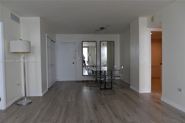 Building Photo - 5555 Collins Ave