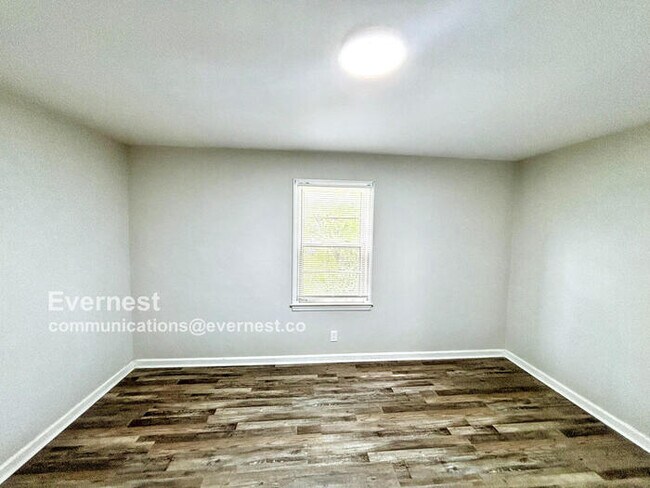 Building Photo - Charming 4-Bedroom Home with Comfort and O...