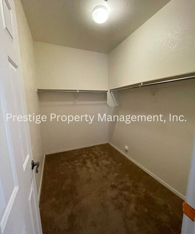 Building Photo - >>Northwest Home Checks In  All The Boxes- Must See!