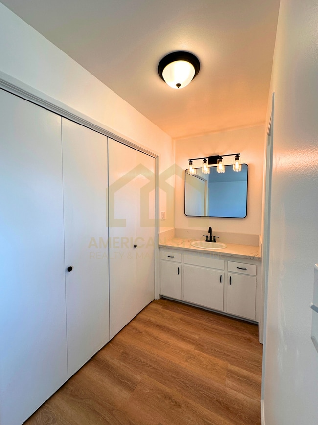 Building Photo - 1012 N H St