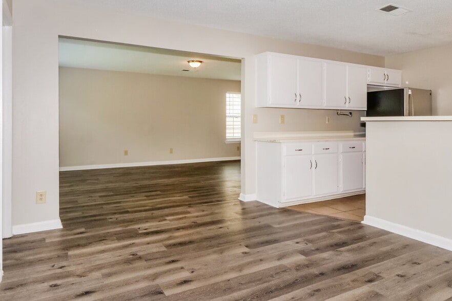 Building Photo - 4830 Mistic Lake Dr