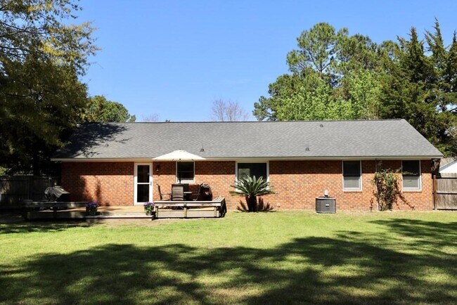 Building Photo - 2415 Edmunds Dr