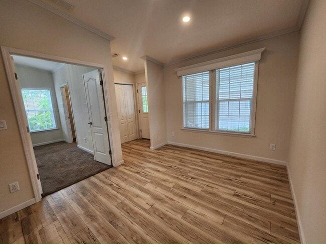 Building Photo - 215 Caviller Ct