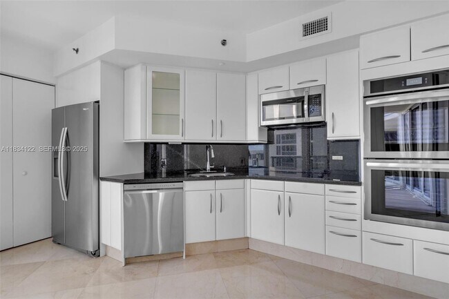 Building Photo - 19333 Collins Ave