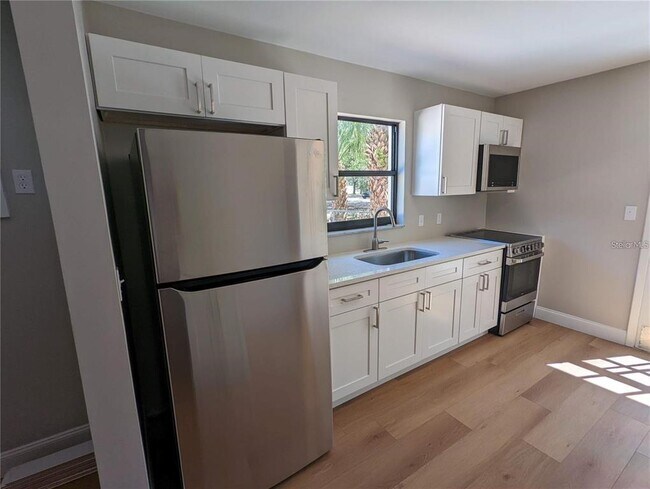 Building Photo - 1922 Springtime Ave