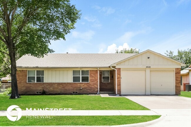 Building Photo - 2928 Mark Twain Dr