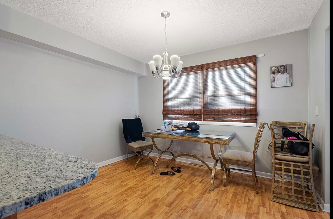 Building Photo - 6031 Boxwood Dr