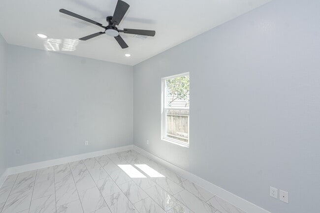 Building Photo - 6513 Avenue C