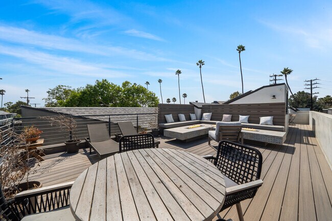 Building Photo - 838 California Ave