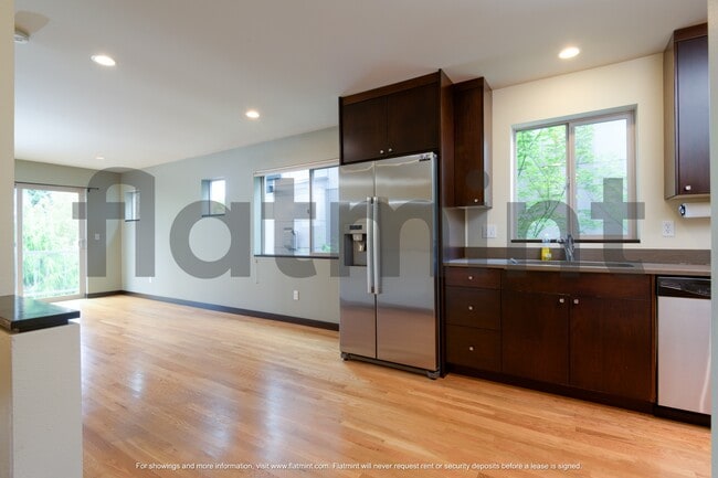Building Photo - 1512 44th Ave SW
