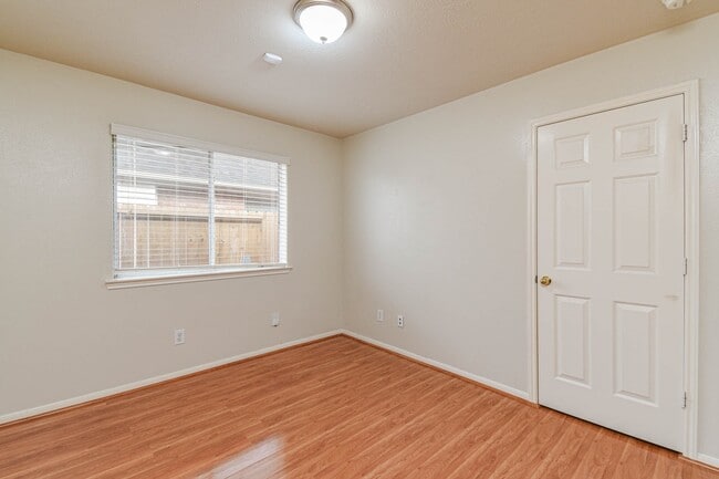 Building Photo - 13735 Branford Greens Dr