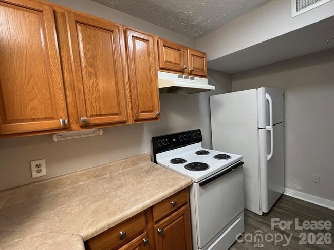 Building Photo - 1260 Fieldstone Rd