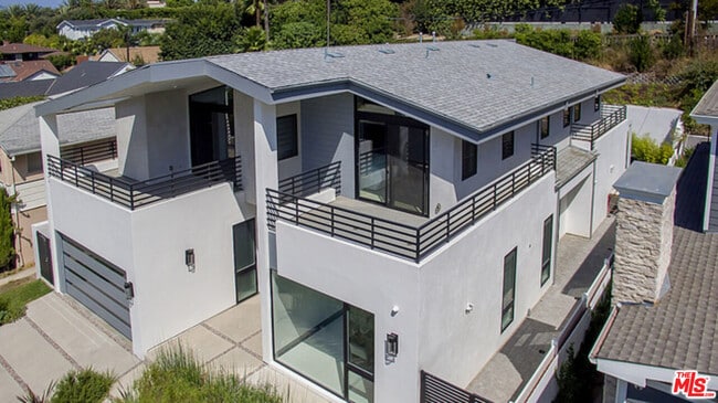 Building Photo - 2122 Castle Heights Ave