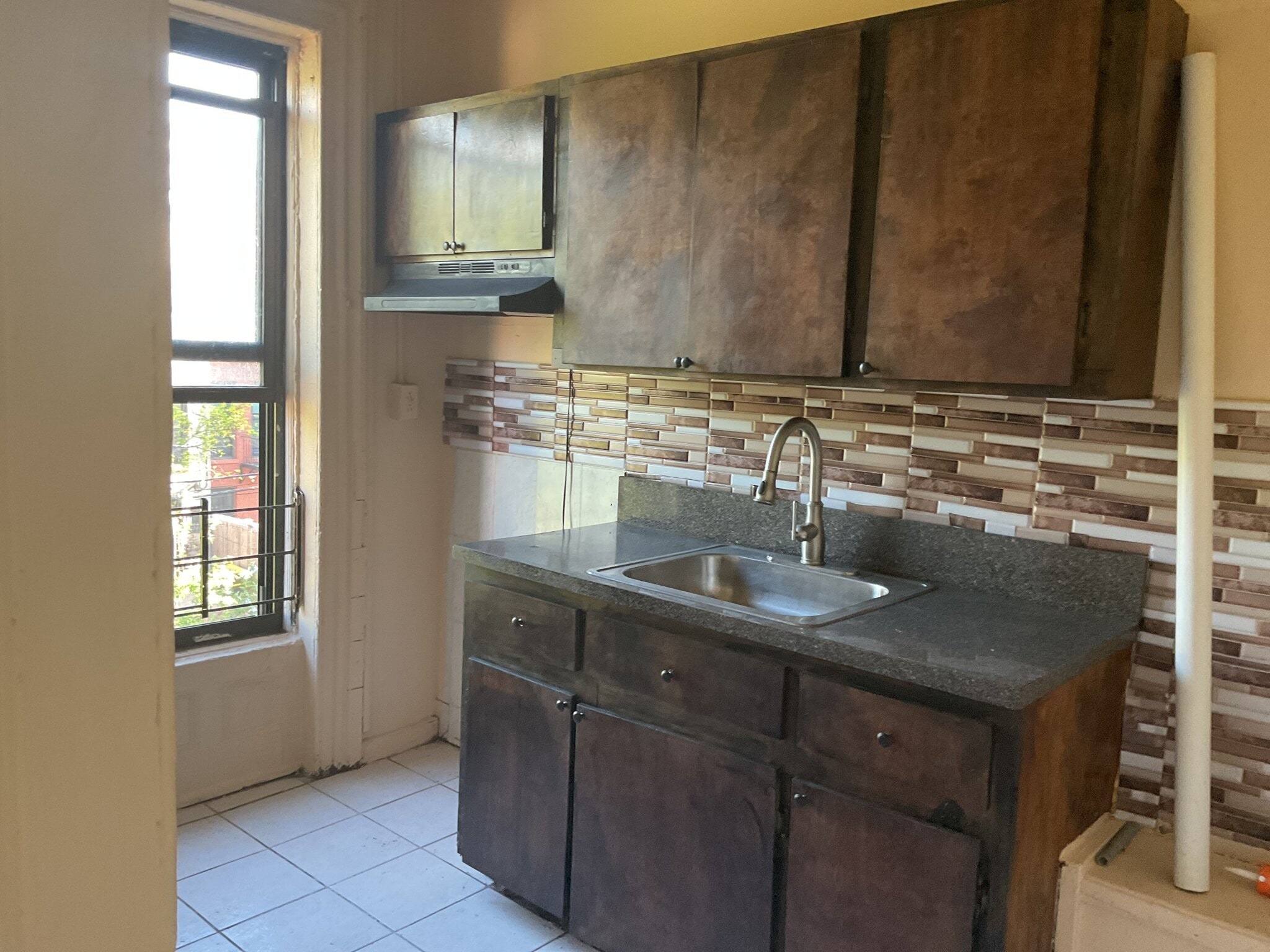 Building Photo - 179 Hart St