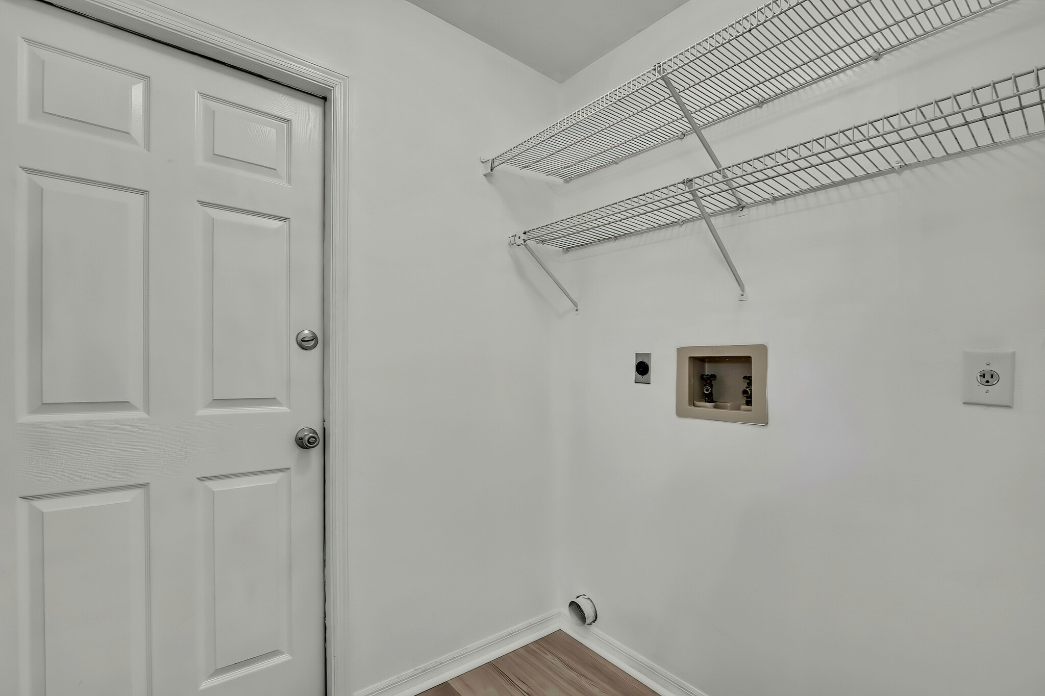 Laundry hookup - 295 E Keller Ct