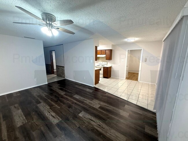 Building Photo - AVAILABLE NOW!!! Charming 3-bedroom, 1.5-bathroom house in Cedar Hill