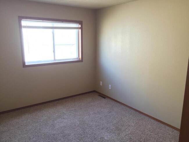 Building Photo - 1720 Torrey Pines Drive