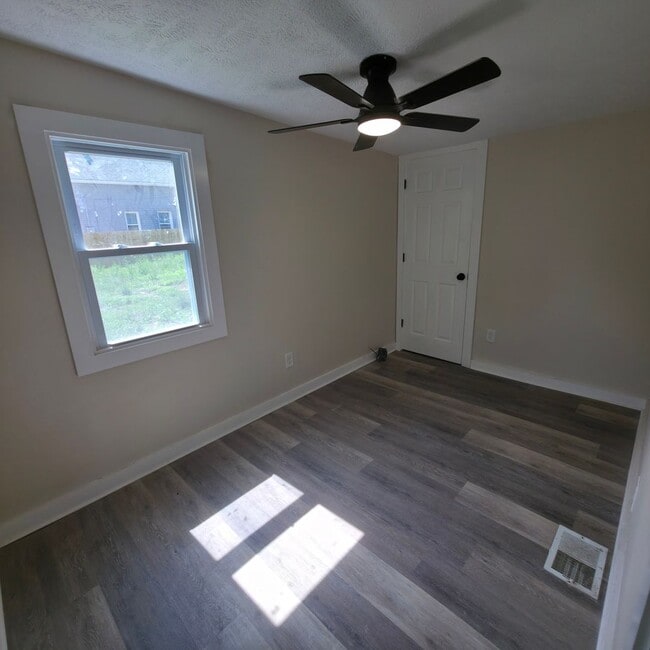 Building Photo - Single Family Ranch 2 beds 1 bath FOR RENT!