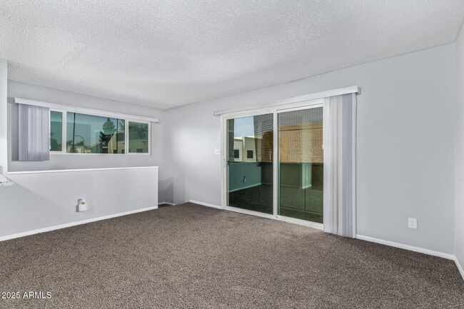 Building Photo - 5871 N 47th Dr
