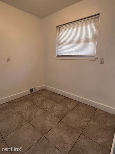 Building Photo - 3 br, 1 bath House - 4244 Joliet Ave