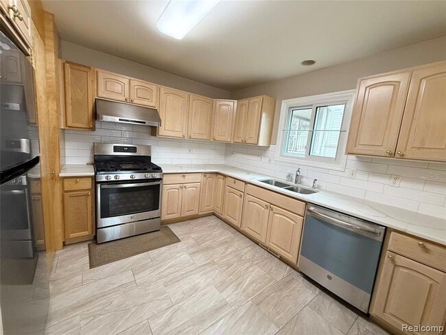 Building Photo - 28975 Hearthstone Dr