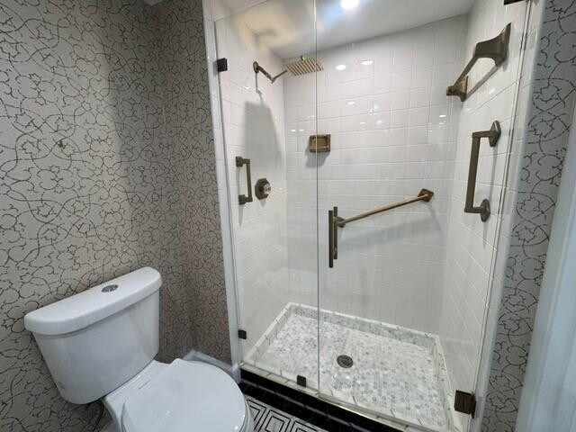 Building Photo - 8045 Eastlake Dr