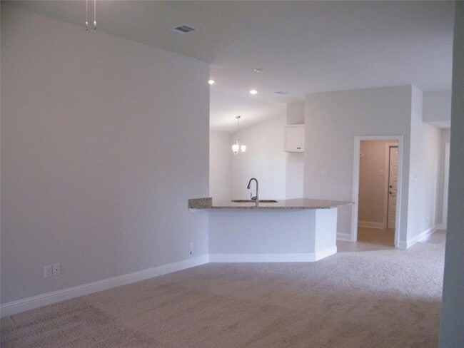 Building Photo - 5315 New Iberia Ln