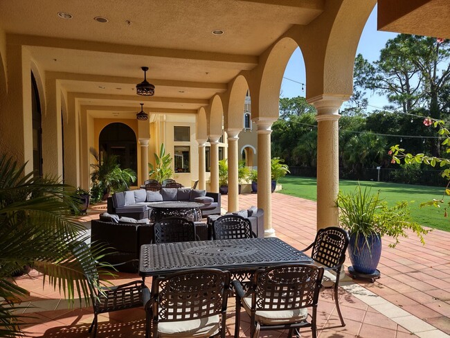 Building Photo - Optional Golf Transfer Seasonal Short-Term...
