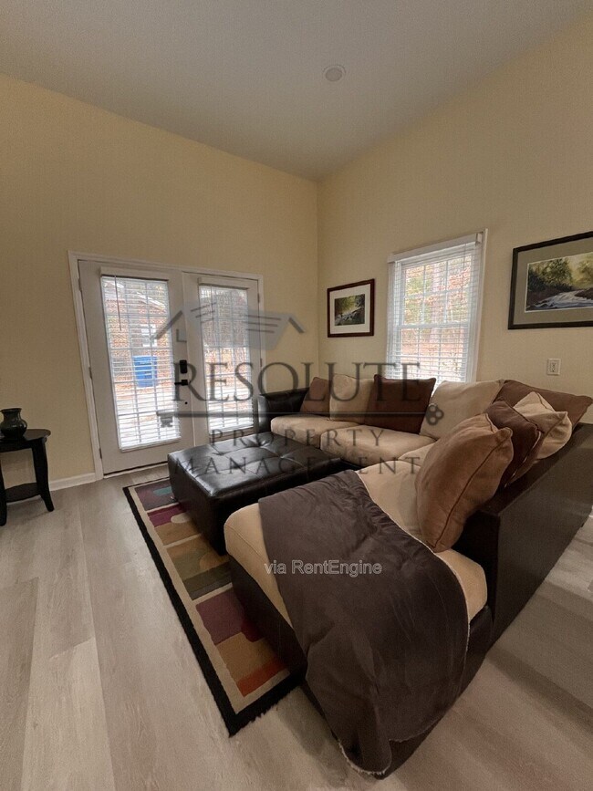 Building Photo - 6009 Garrett Rd