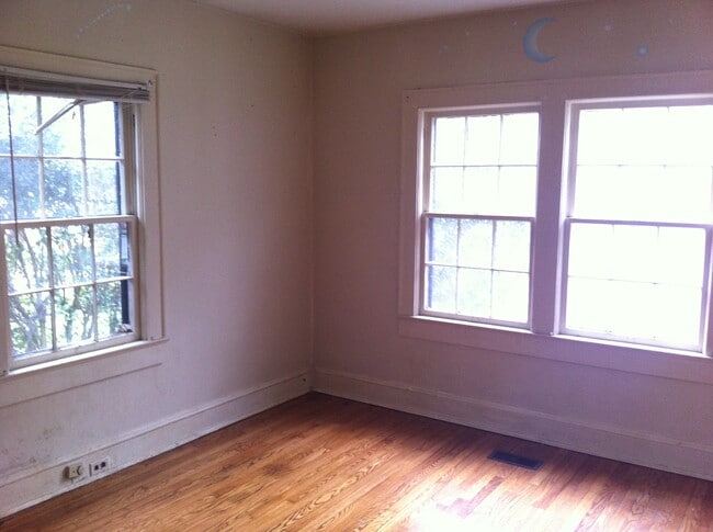 Building Photo - 160 20th St NE