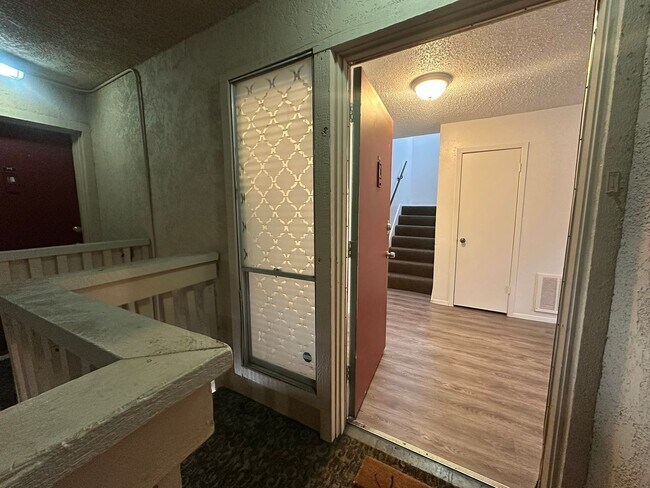 Building Photo - Charming 2-Bed Unit in Dallas! Community p...