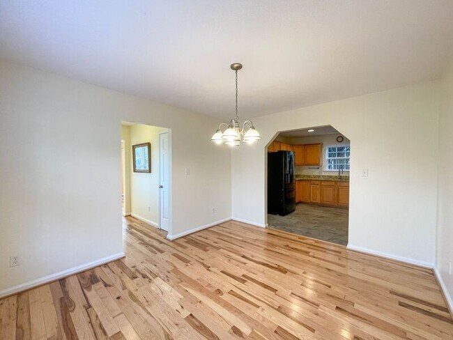 Building Photo - 27 Ridgeland Ln