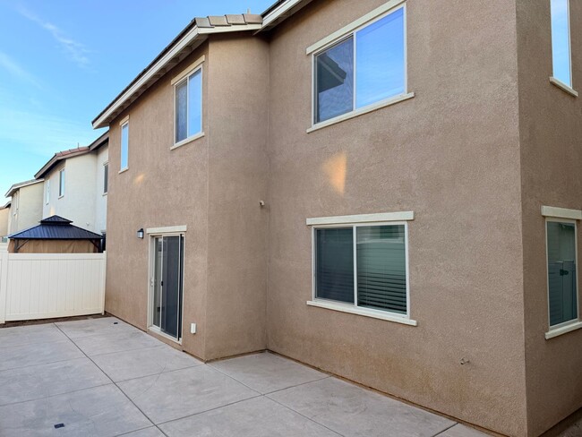 Building Photo - Estrella home for rent!